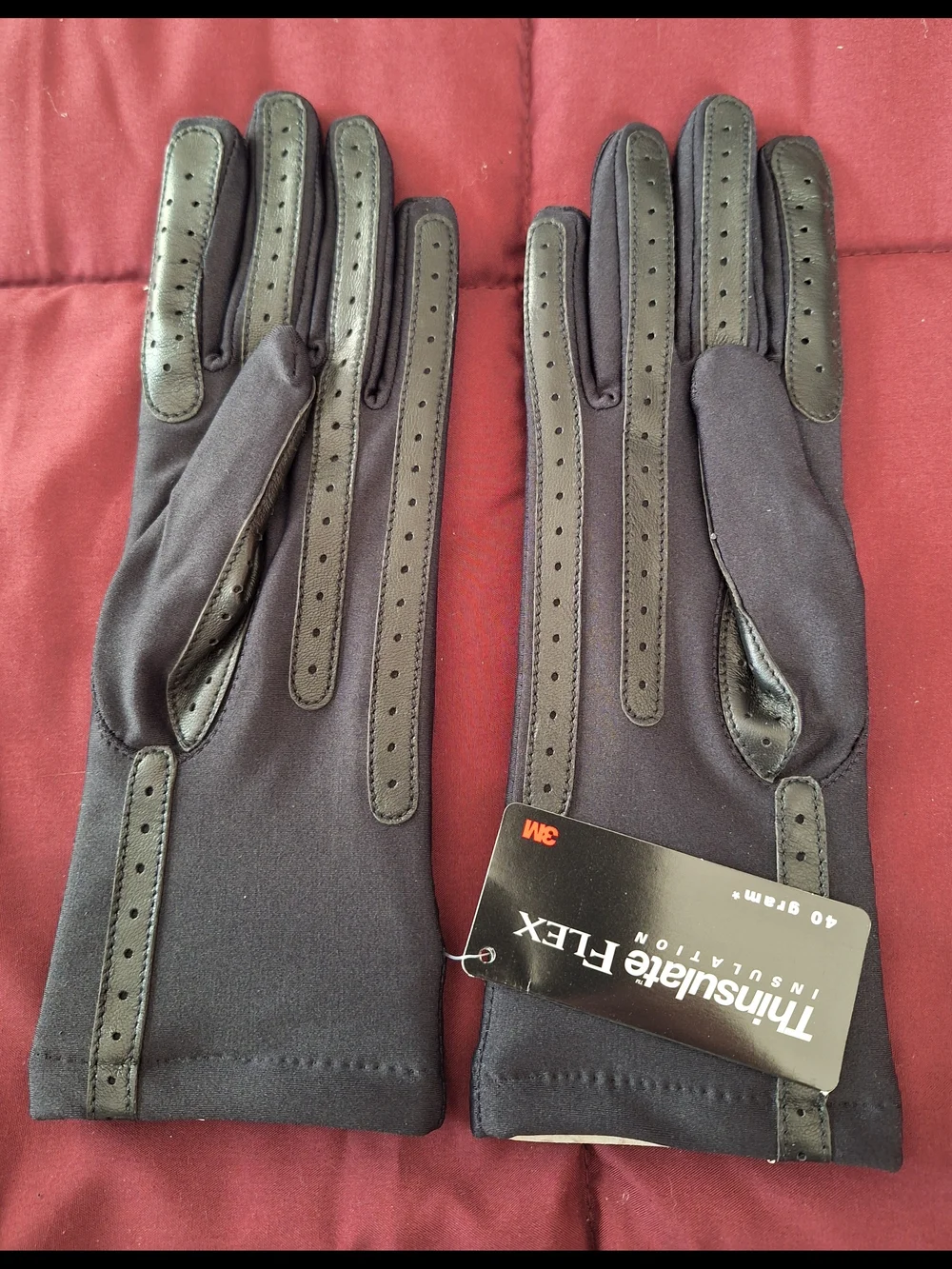 isotoner Women's Driving Gloves in Black - Picture 3 of 3